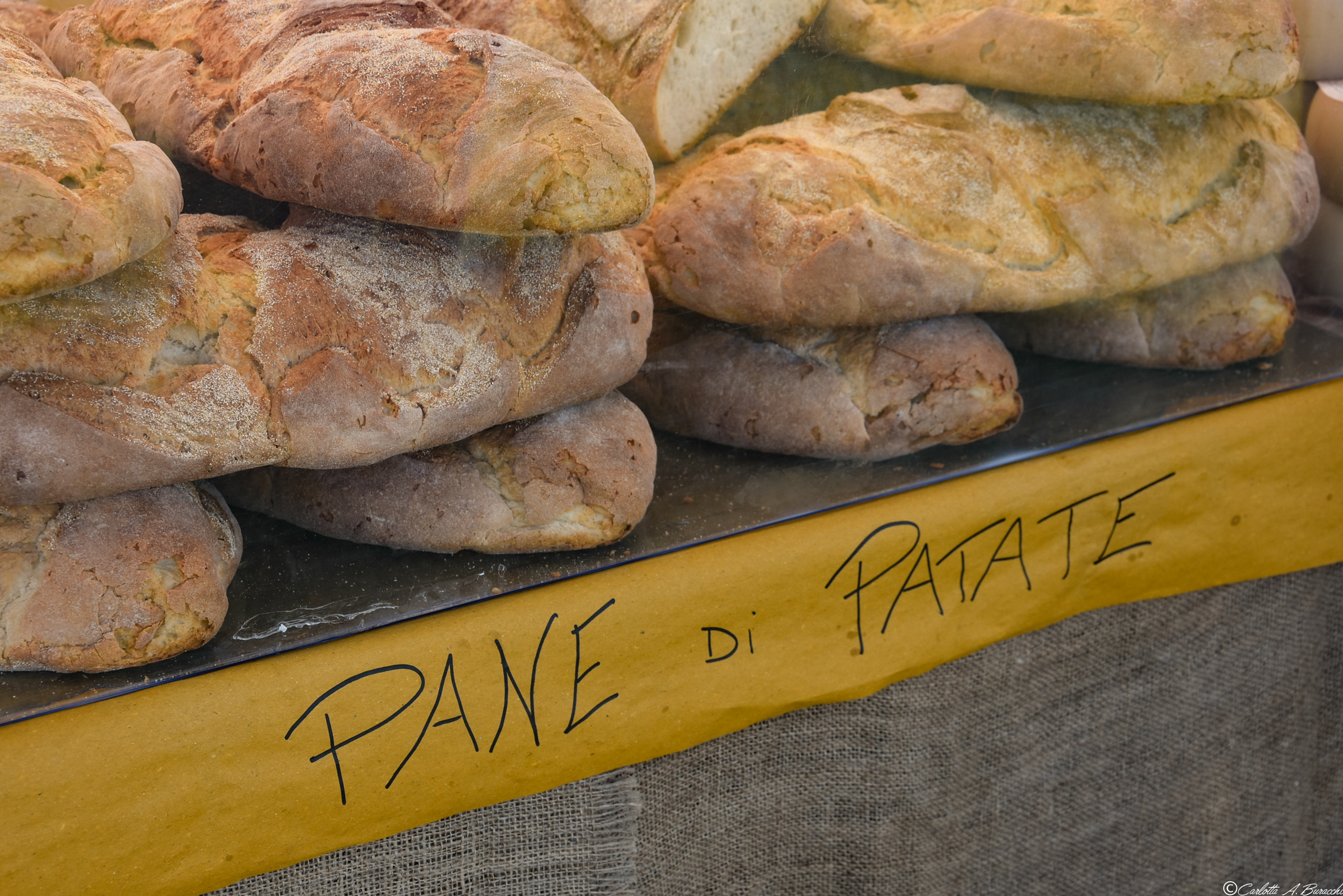 Il pane di patate della Garfagnana può essere prodotto in grandi pezzature proprio a causa dell'elevata conservabilità che gli conferiscono le patate nell'impasto