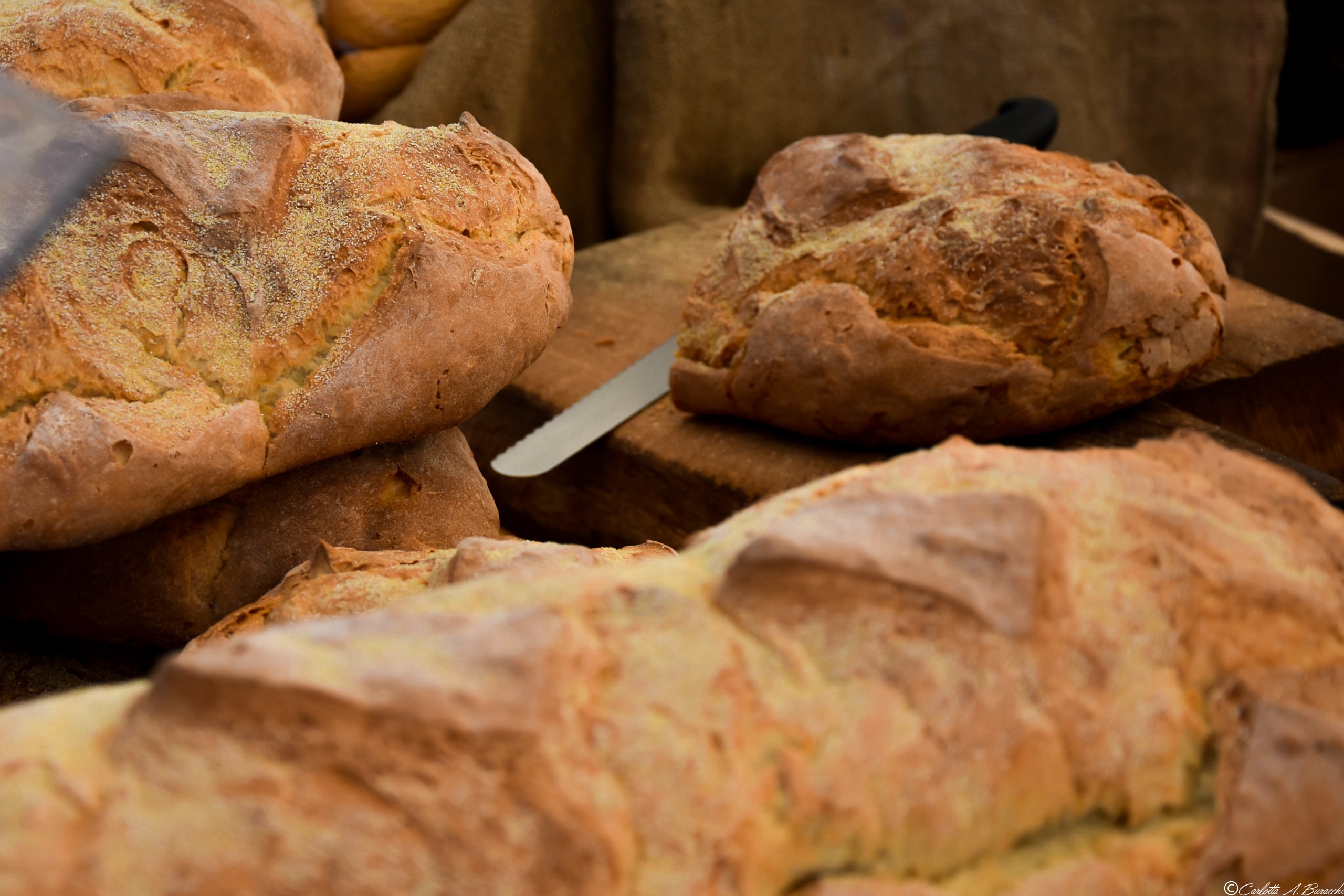 Il pane di patate della Garfagnana ha un gusto e un carattere tutto suo e non ammette mezze misure: si mangia coi salumi della tradizione garfagnina!