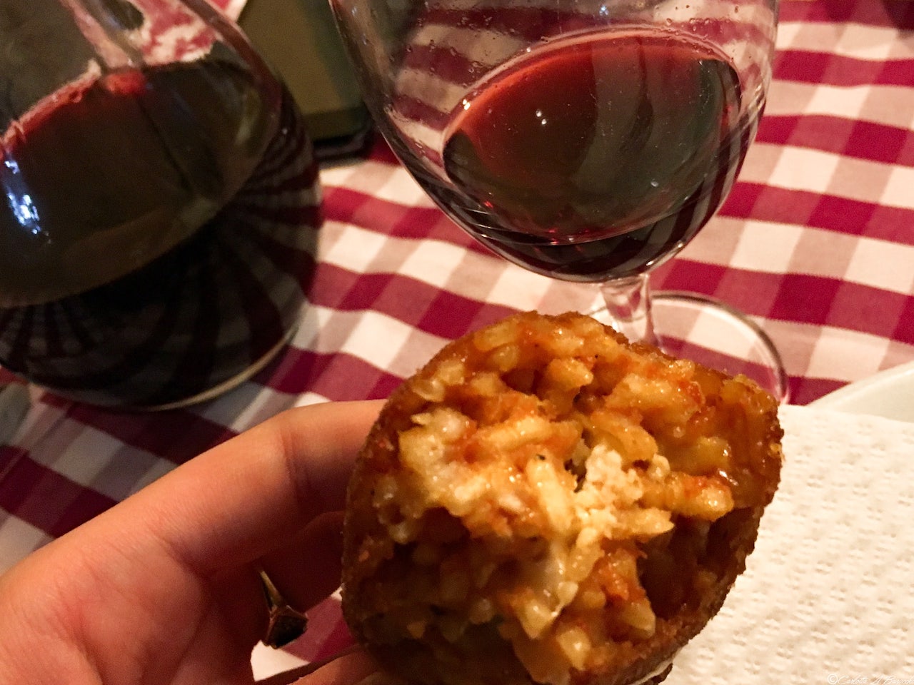 Supplì al telefono, in un noto ristorante di Trastevere