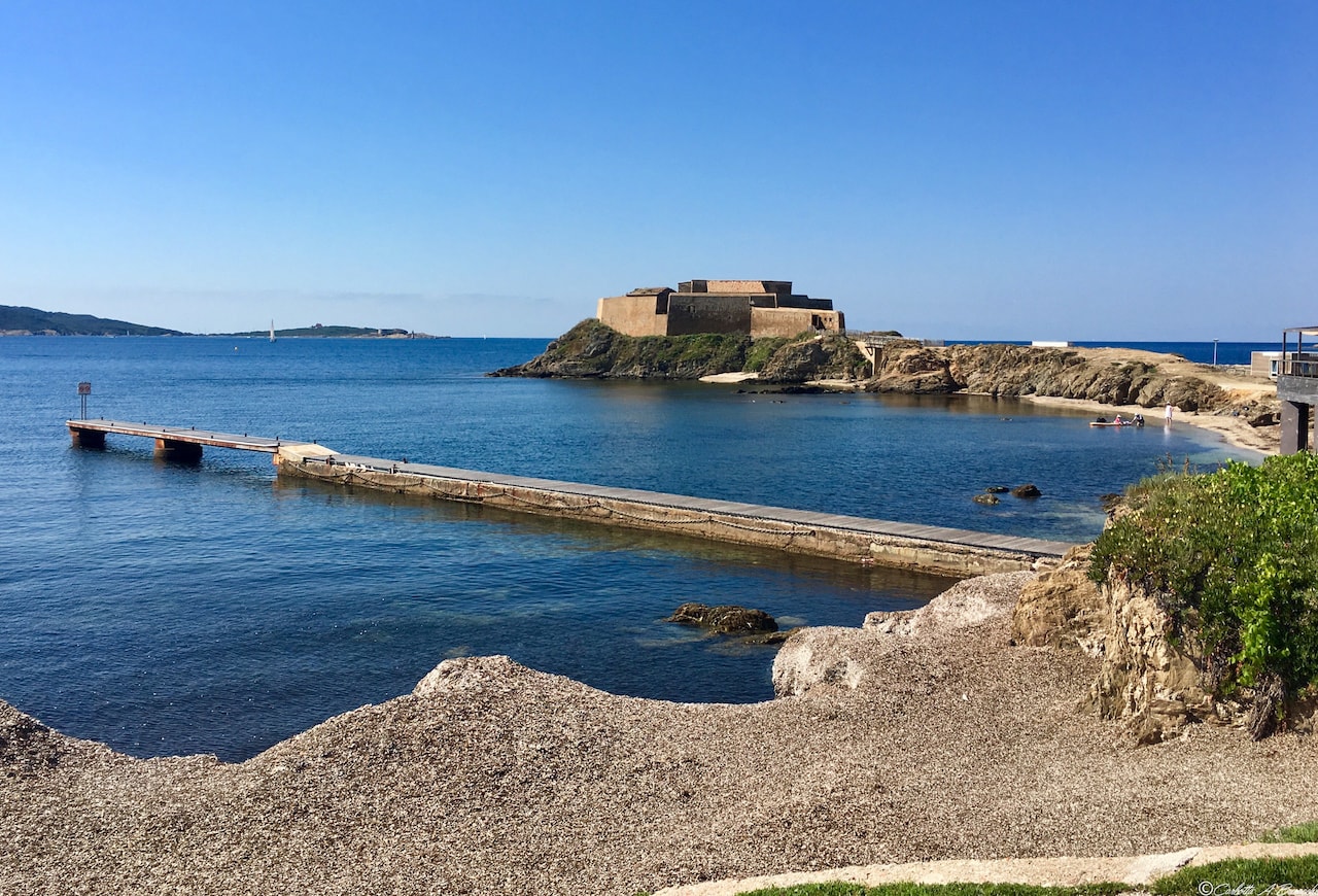 Il porto de La Tour Fondue sulla punta della penisola di Giens