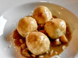 Canederli al formaggio con ragoût di funghi porcini, Ristorante La Cacciatora