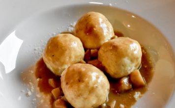 Canederli al formaggio con ragoût di funghi porcini, Ristorante La Cacciatora