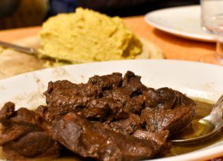 Spezzatino di Cervo e polenta al Rifugio Aquila Nera, Kamauz