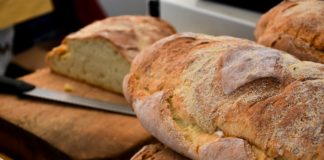 Pane di patate della Garfagnana sul banco del taglio ad Arezzo Flower Show