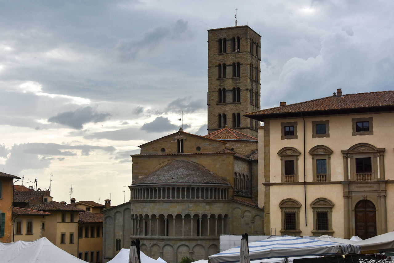 Palazzi di Piazza Grande, Arezzo mentre arriva il temporale