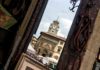 Scoprire Arezzo con IgersArezzo per i 50 anni della Fiera Antiquaria Il palazzo della Fraternita dei Laici riflesso in uno specchio antico durante la Fiera Antiquaria, Arezzo