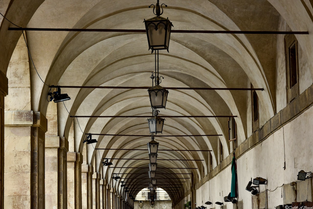Particolare della sala studio all'interno della Biblioteca di Arezzo