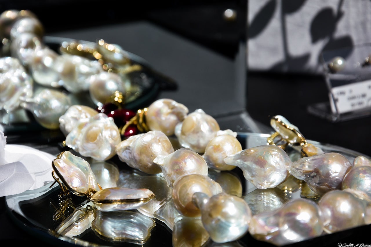 Perle naturali esposte durante "Gioiello in vetrina", l'evento curato da Confcommercio Arezzo