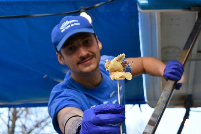 Il pesce fritto di San Benedetto del Tronto in giro per l'Italia sulla barca di 'Sani come un pesce'