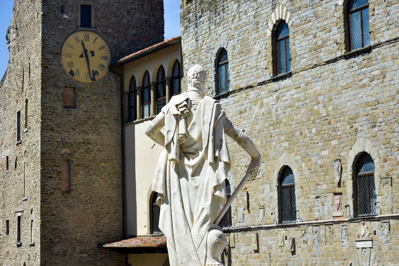 Statua di Ferdinando I in Piazza della Libertà ad Arezzo