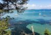 Il sentiero immerso nella vegetazione verso la Plage Lou Plantié