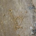 Abbazia di Sènanque, un simbolo inciso su una lastra dai tagliapietre