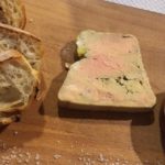 Il Paté de Foie Gras artigianale di Le Bistrot ad Aix-en-Provence, servito con composta di prugne