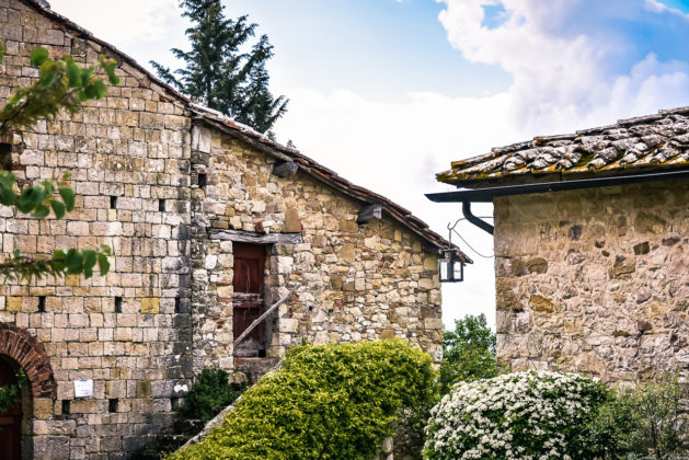 Rocca di Montegrossi, uno scorcio degli immobili in ristrutturazione
