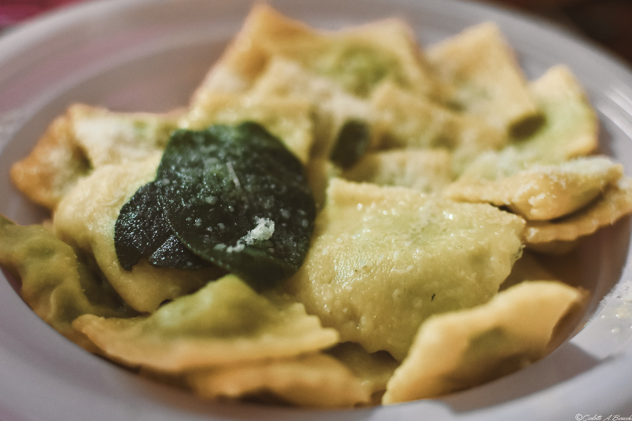 Un piatto di ravioli alla Sagra del Raviolo di Partina