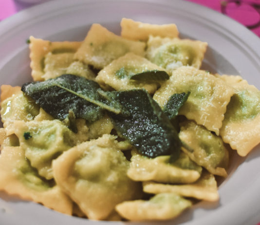 Un piatto di ravioli alla Sagra del Raviolo di Partina